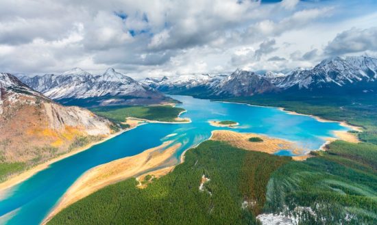 FAQ - How Many Lakes Are in Alberta?